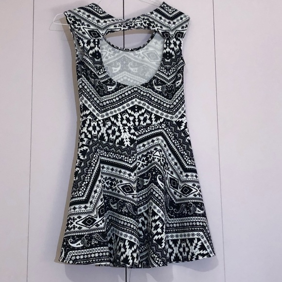 Black and white patterned dress - Picture 2 of 2